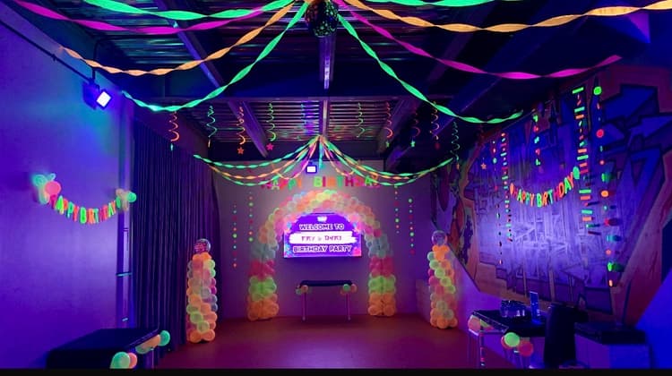 Neon-decorated private party room
