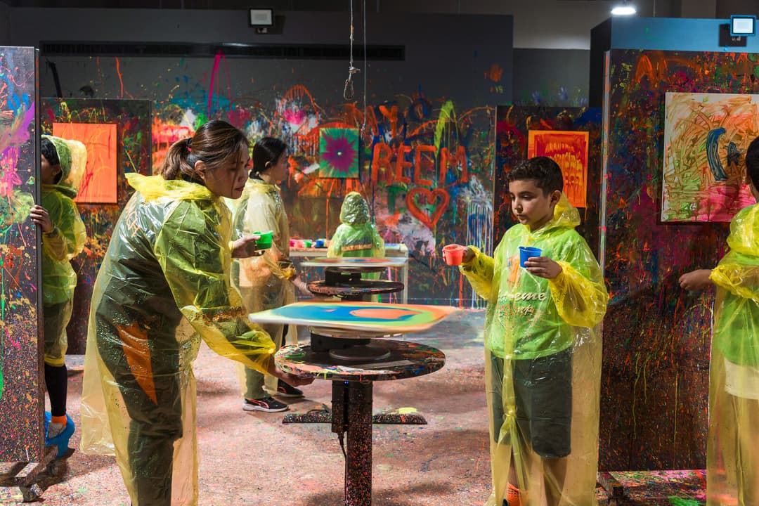 Kids at spin art station